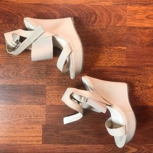 Off white/light beige wedges